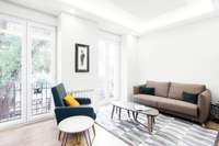 living - Piso de 91m² en alquiler en Almagro, Madrid - gallery thumbnail - 3