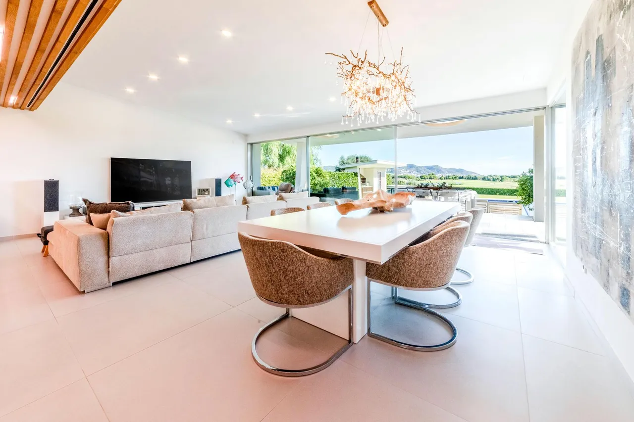 living - Casa / villa de 550m² en venta en Terramar, Barcelona - gallery - 3