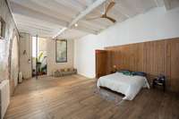living - Piso de 163m² en venta en El Raval, Barcelona - gallery thumbnail - 1