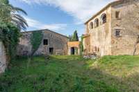 living - Casa rural de 1,045m² en venta en Alt Empordà, Girona - gallery thumbnail - 10