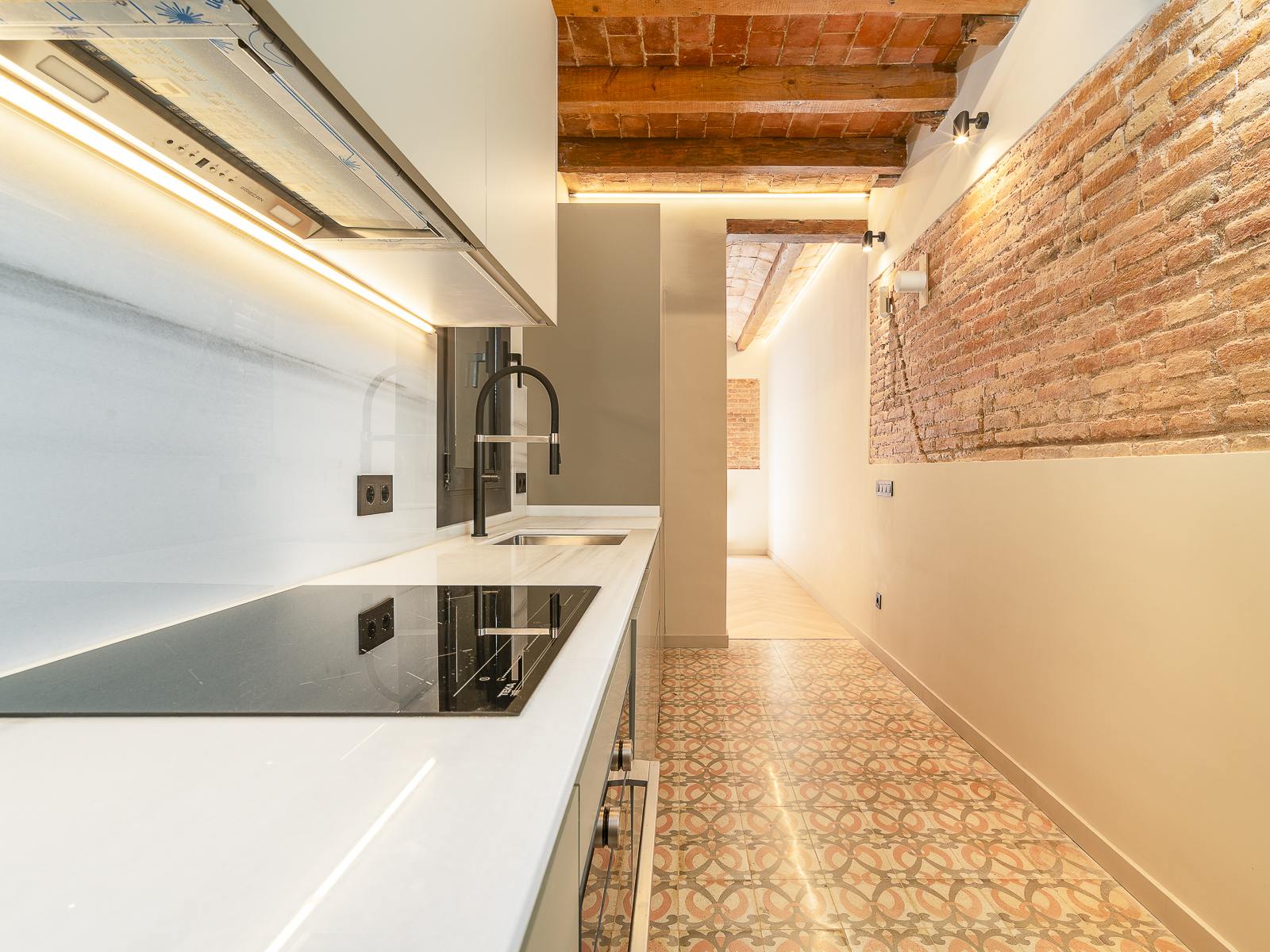 living - Piso de 67m² en venta en Poble Sec, Barcelona - gallery thumbnail - 8