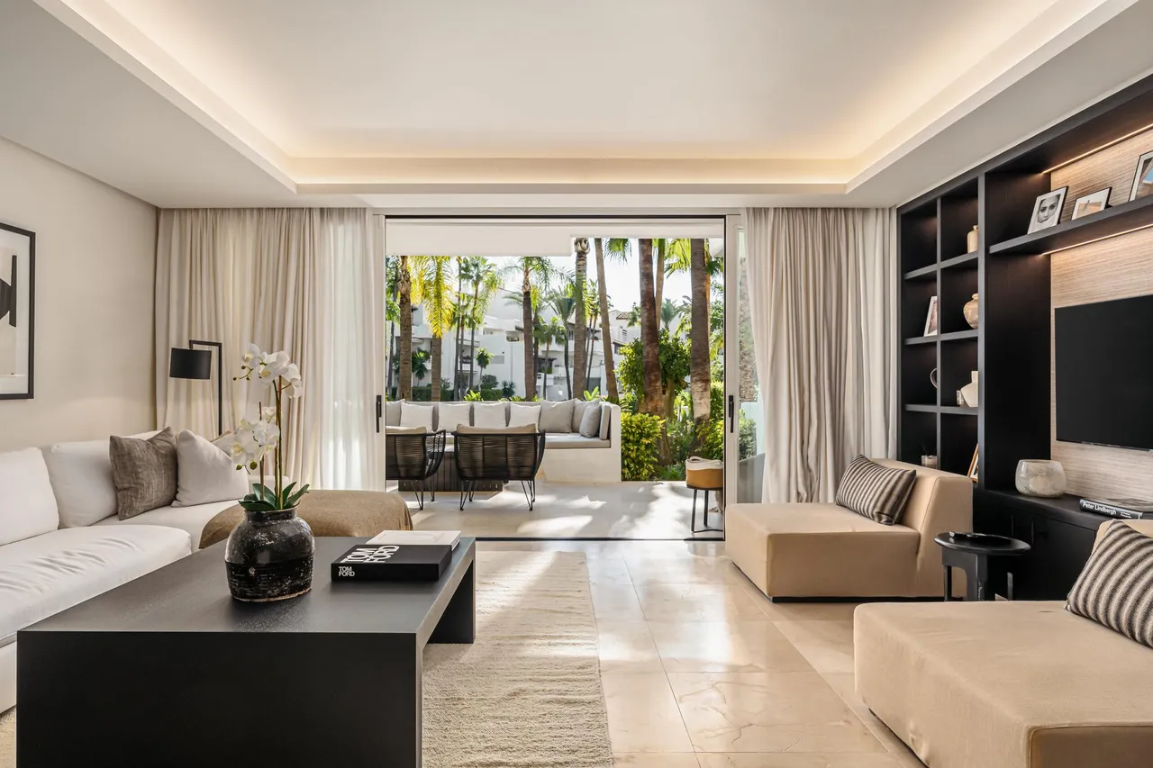 living - 186m² apartment with 48m² terrace for sale in East Marbella - gallery - 3