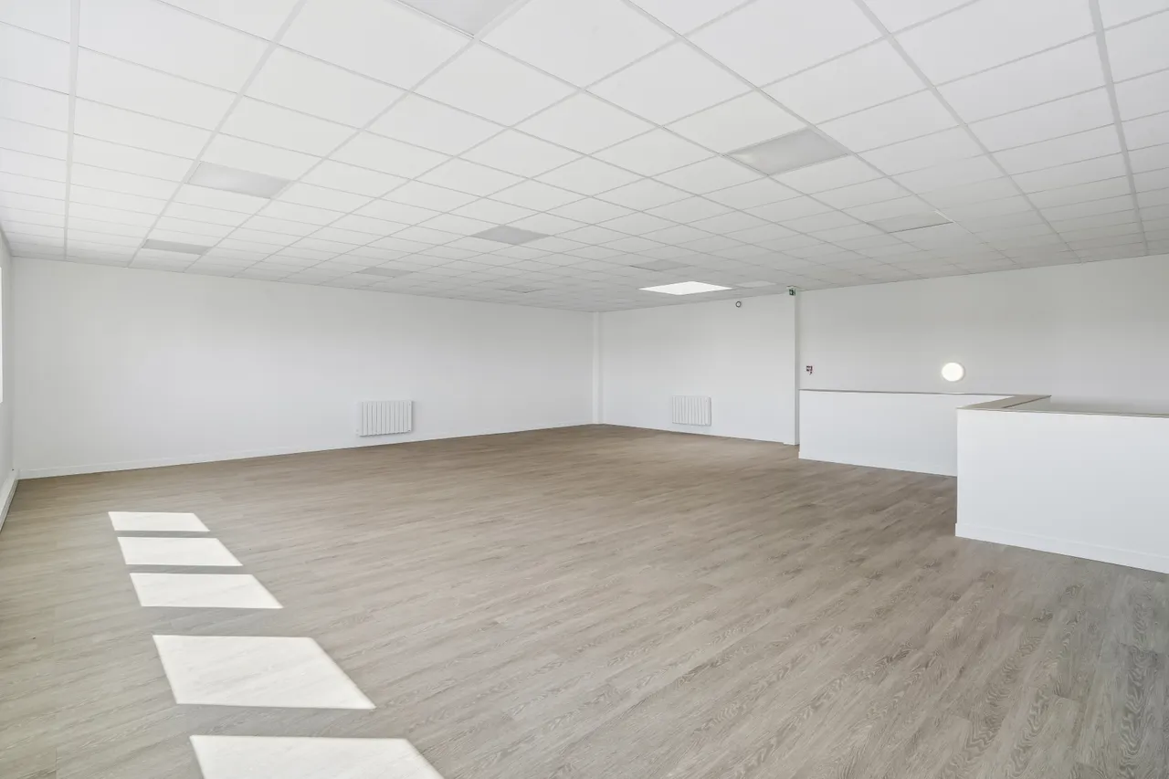 logistics - Light Industrial Premises / Offices For Rent - gallery - 6