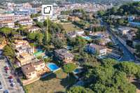 living - Parcela de 803m² en venta en Lloret de Mar, Costa Brava - gallery thumbnail - 1