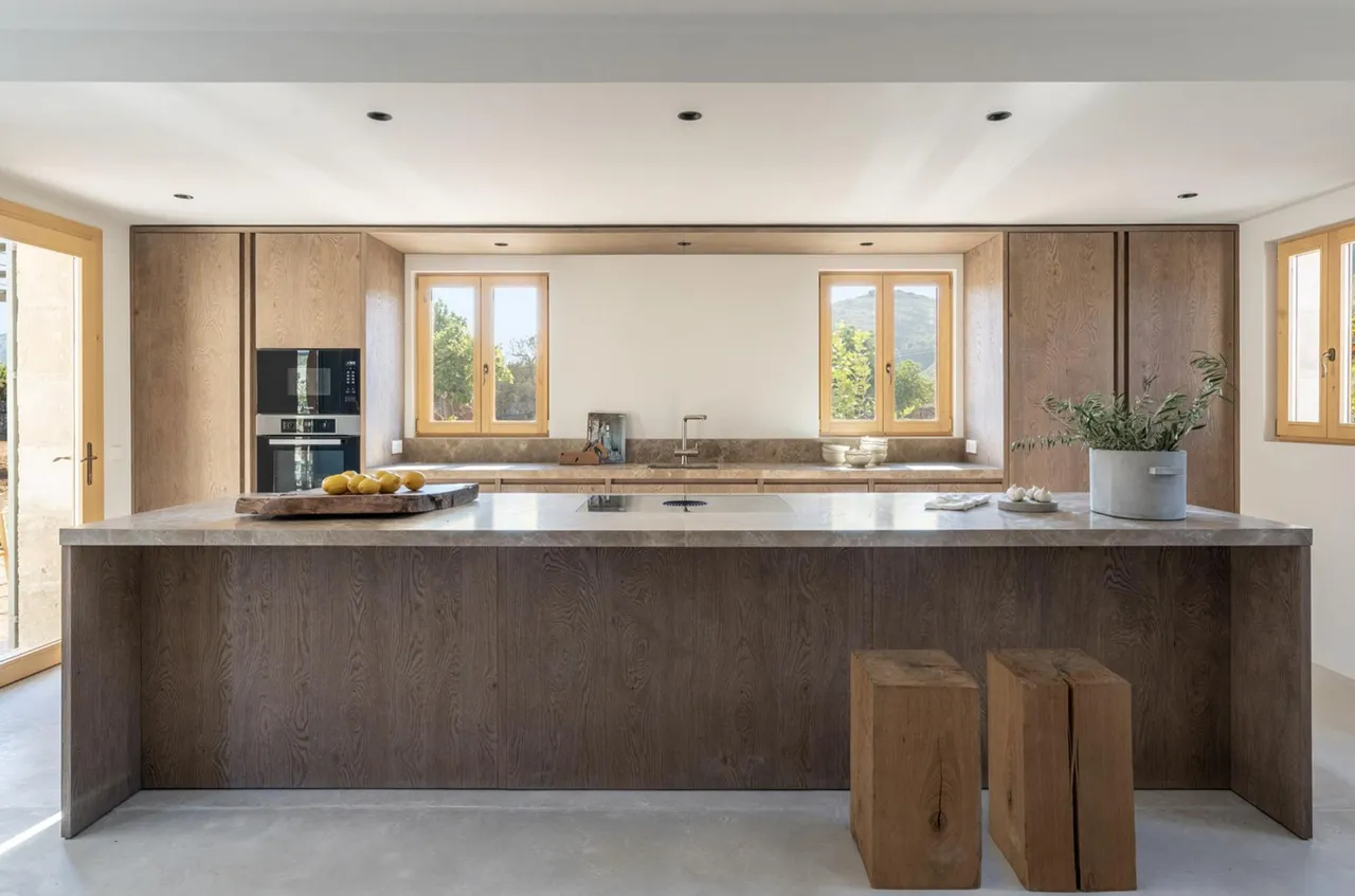 living - 368m² country house for sale in Pollensa, Balearic Islands - gallery - 9