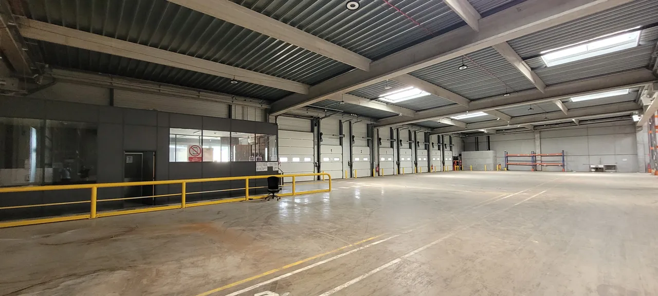 logistics - Warehouse / Offices For Rent - gallery - 8