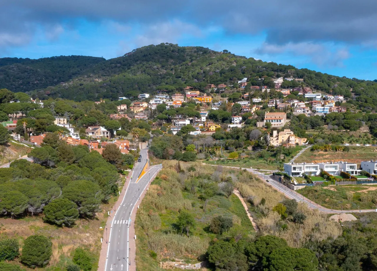 living - 1,232m² plot for sale in Premià de Dalt, Barcelona - gallery - 4