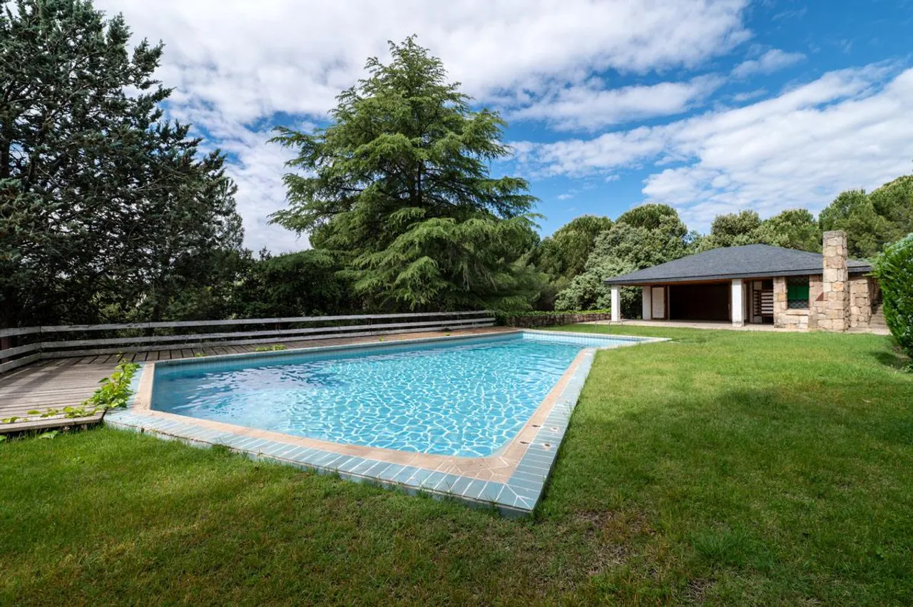 living - 1,600m² house / villa for sale in La Moraleja Urbanización - gallery - 5