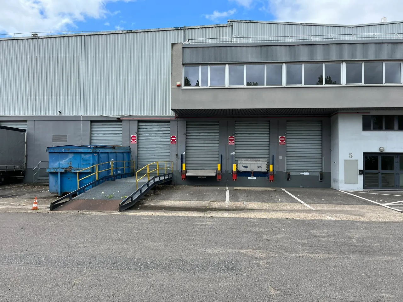 logistics - Logistics Warehouse For Rent - gallery - 6