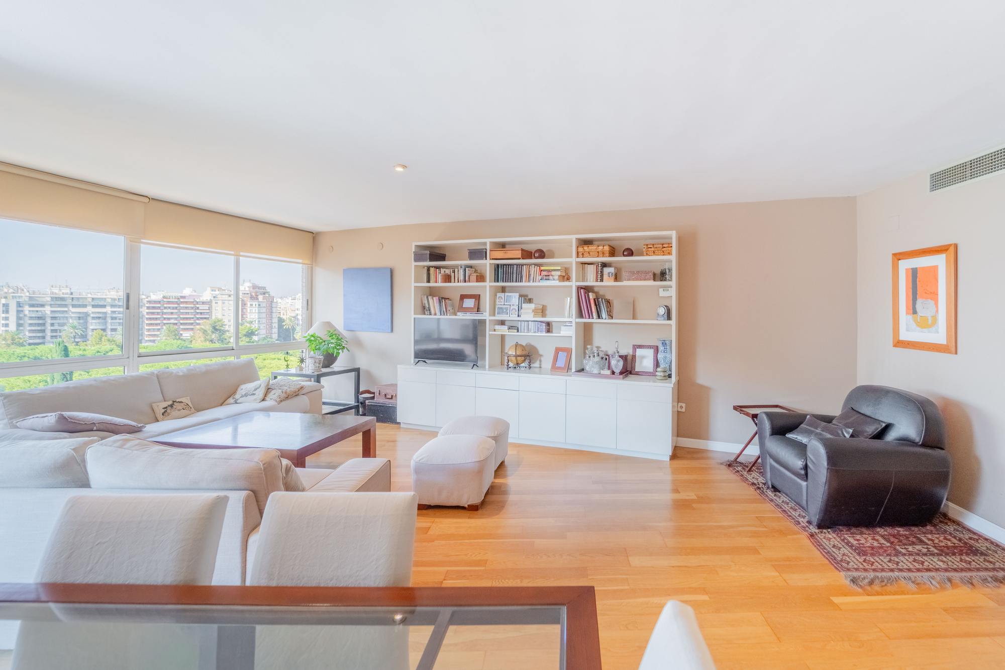 living - 206m² apartment with 24m² terrace for rent in El Pla del Real - gallery thumbnail - 7