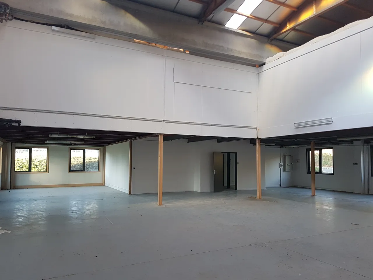 logistics - Light Industrial Premises / Offices For Rent - gallery - 9