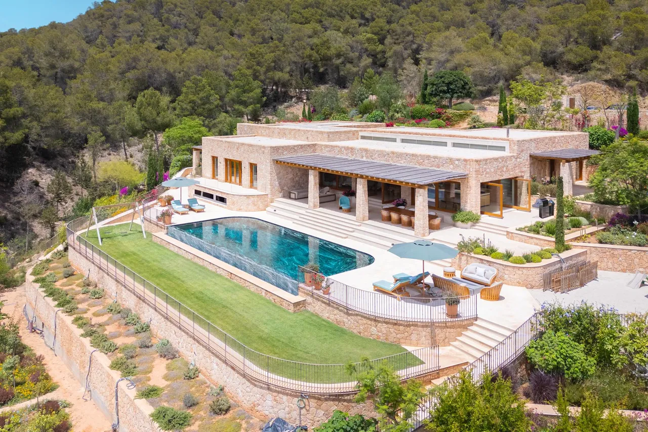 living - 591m² house / villa with 85,507m² garden for sale in Santa Eulalia - gallery - 4