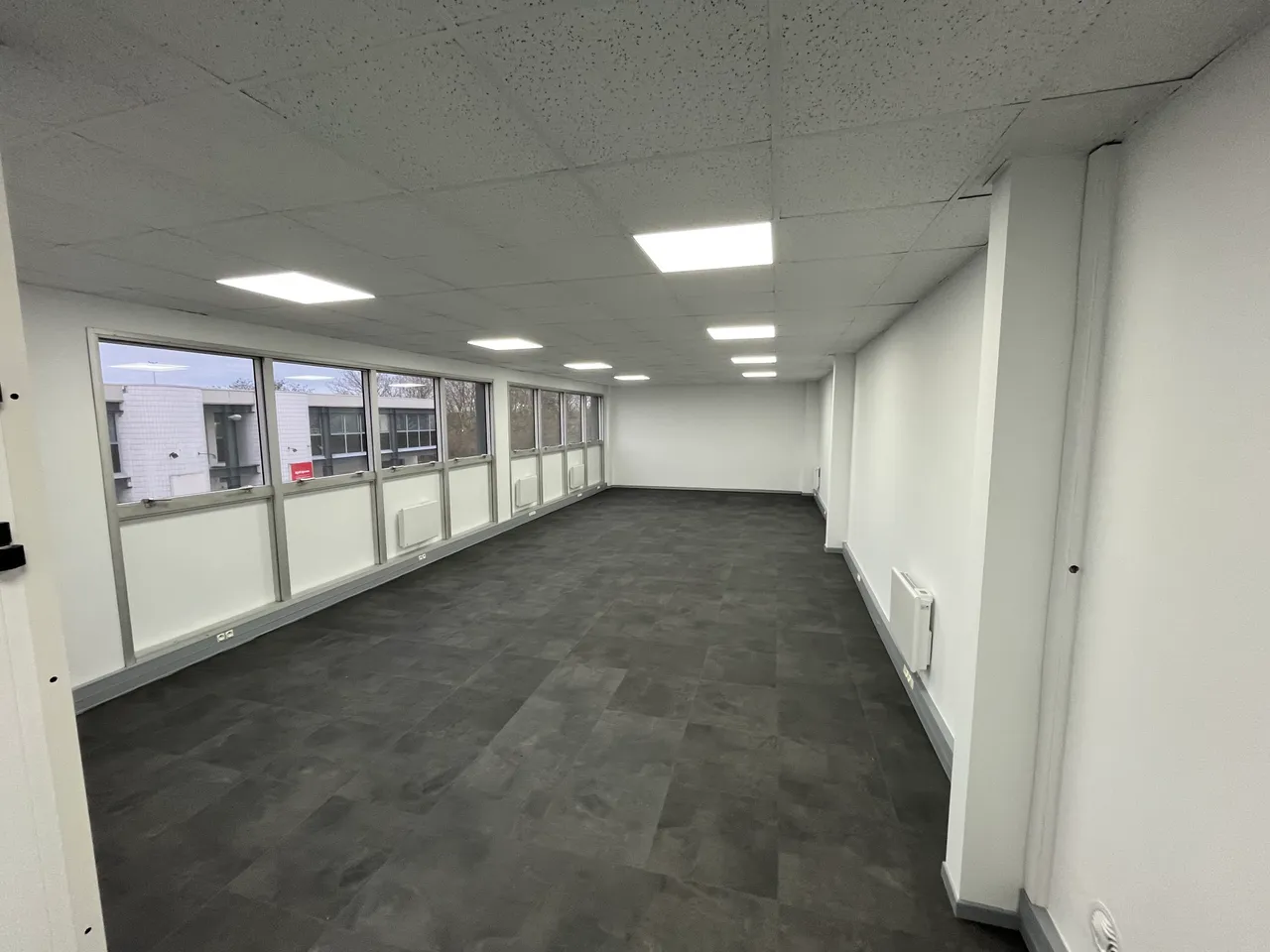 logistics - Entrepôt / Bureaux À Louer - gallery - 4