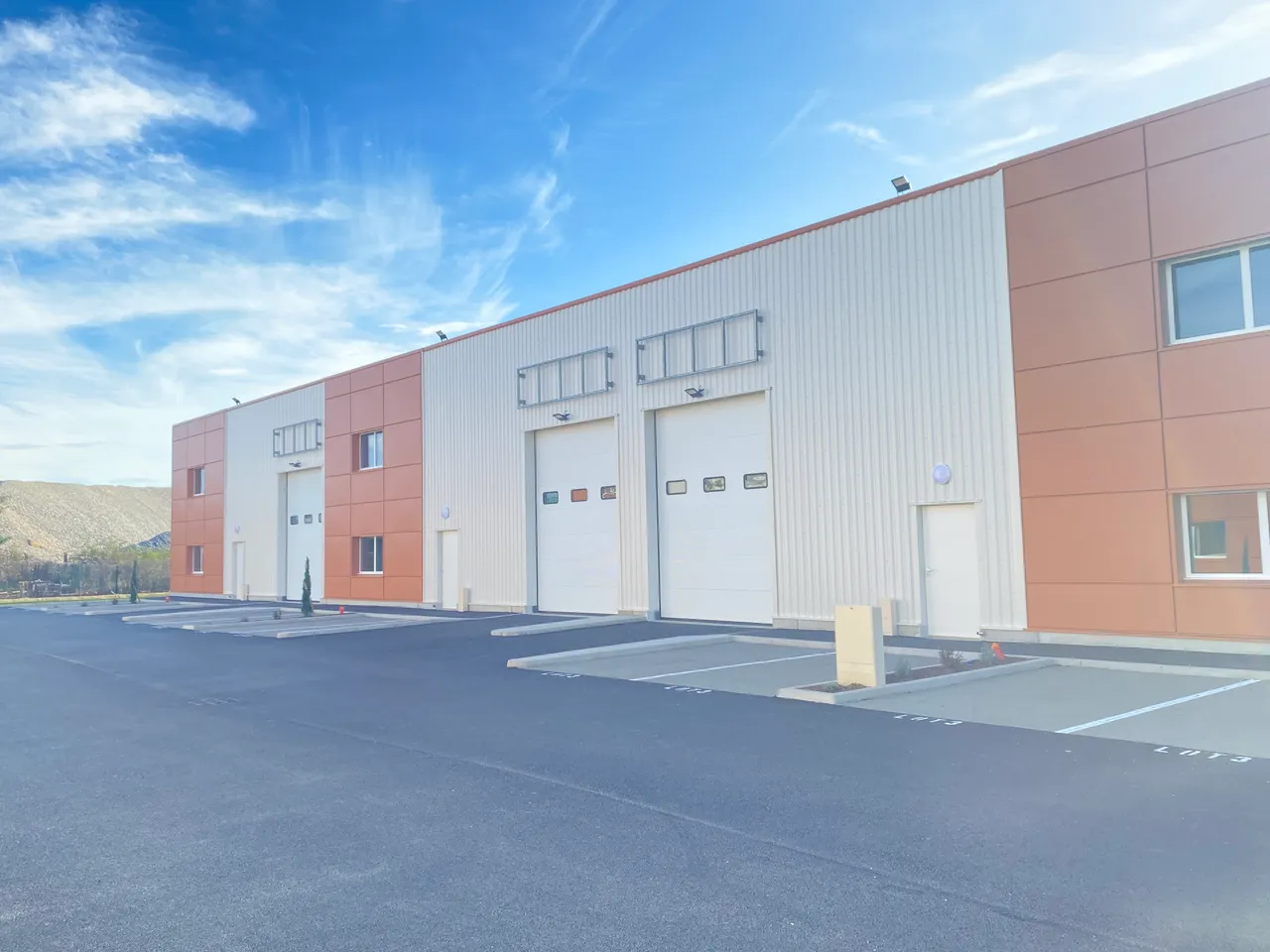 logistics - Light Industrial Premises / Offices For Rent - gallery - 2
