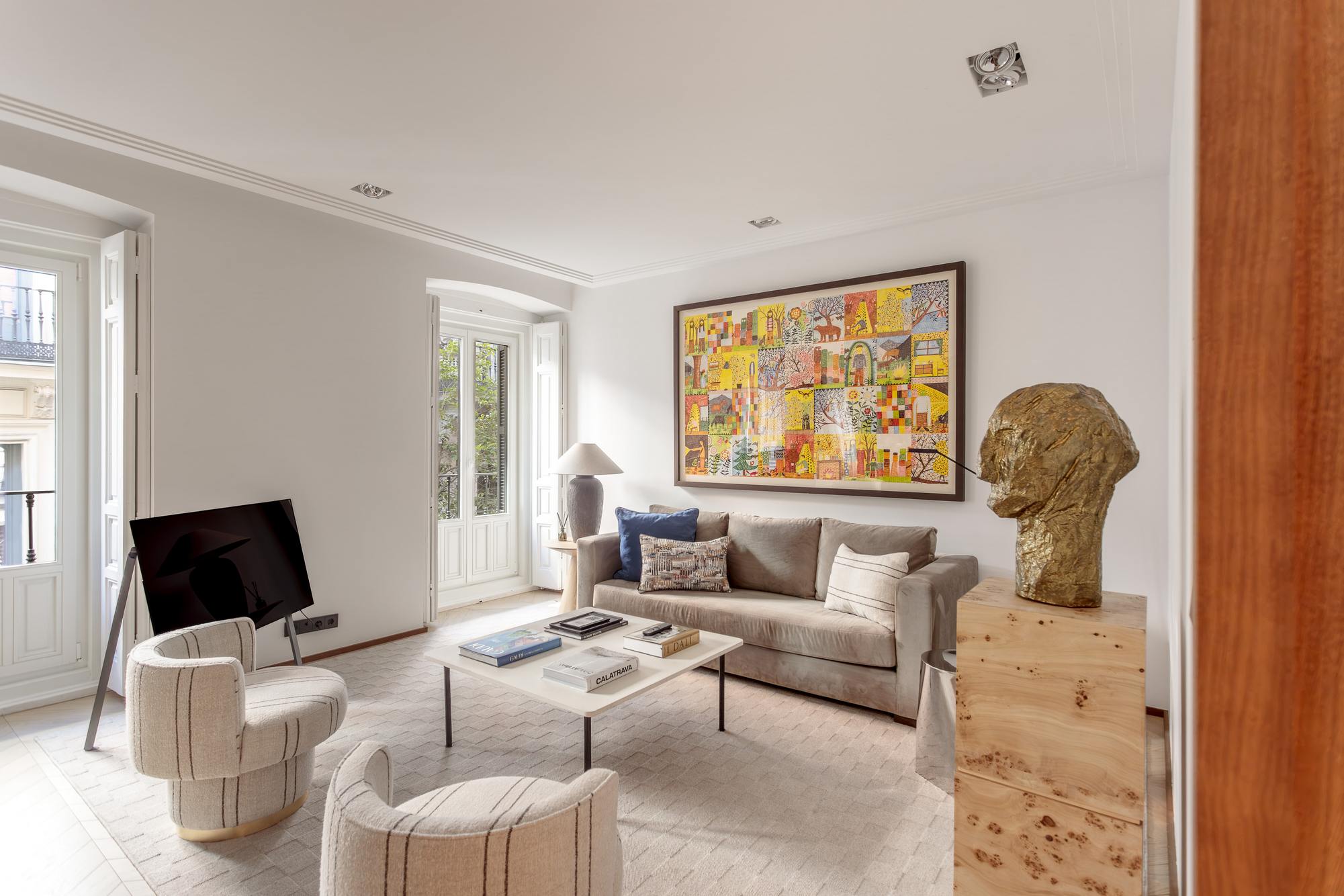 living - 156m² apartment for rent in Cortes / Huertas, Madrid - gallery thumbnail - 2