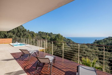 living - Casa / villa de 300m² en venta en Tossa de Mar, Costa Brava - featured