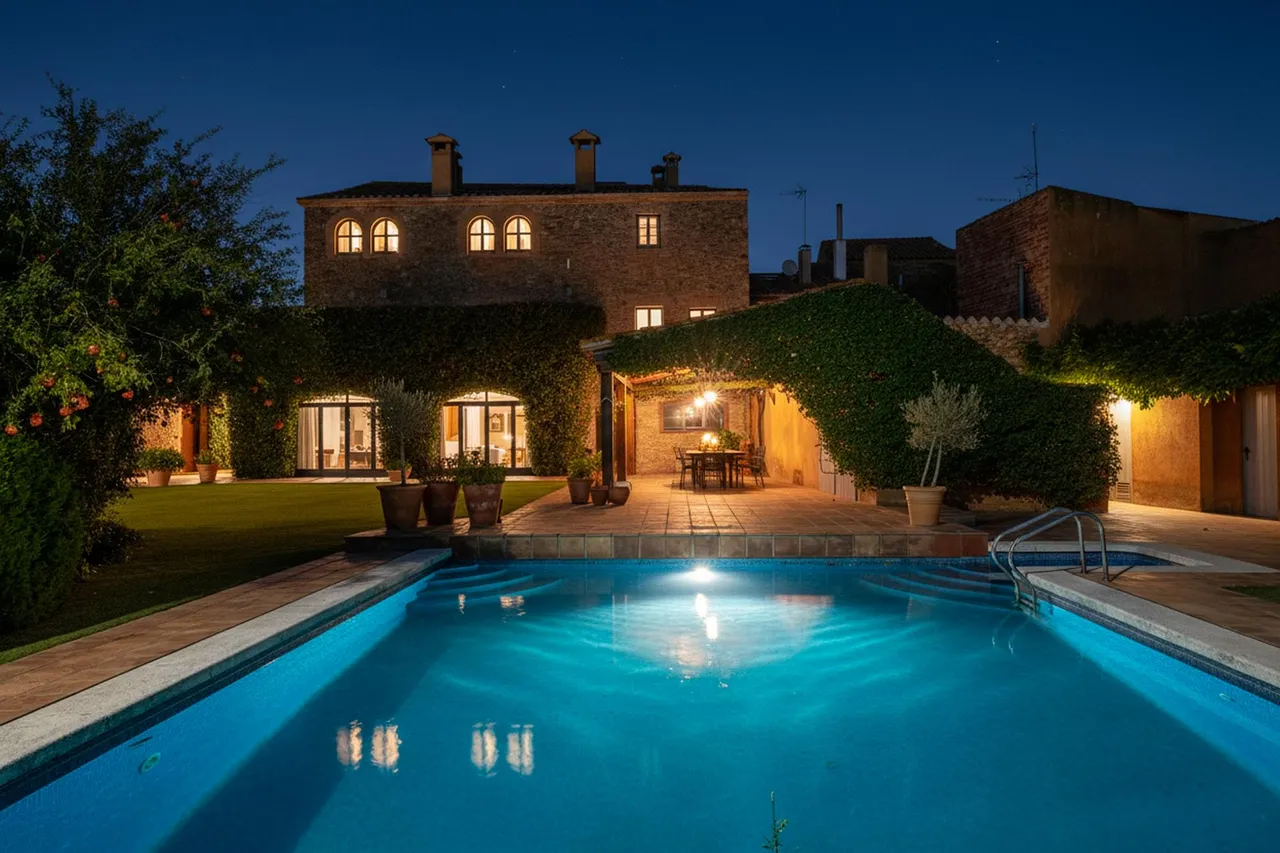 living - 834m² house / villa for sale in Baix Empordà, Girona - gallery - 6