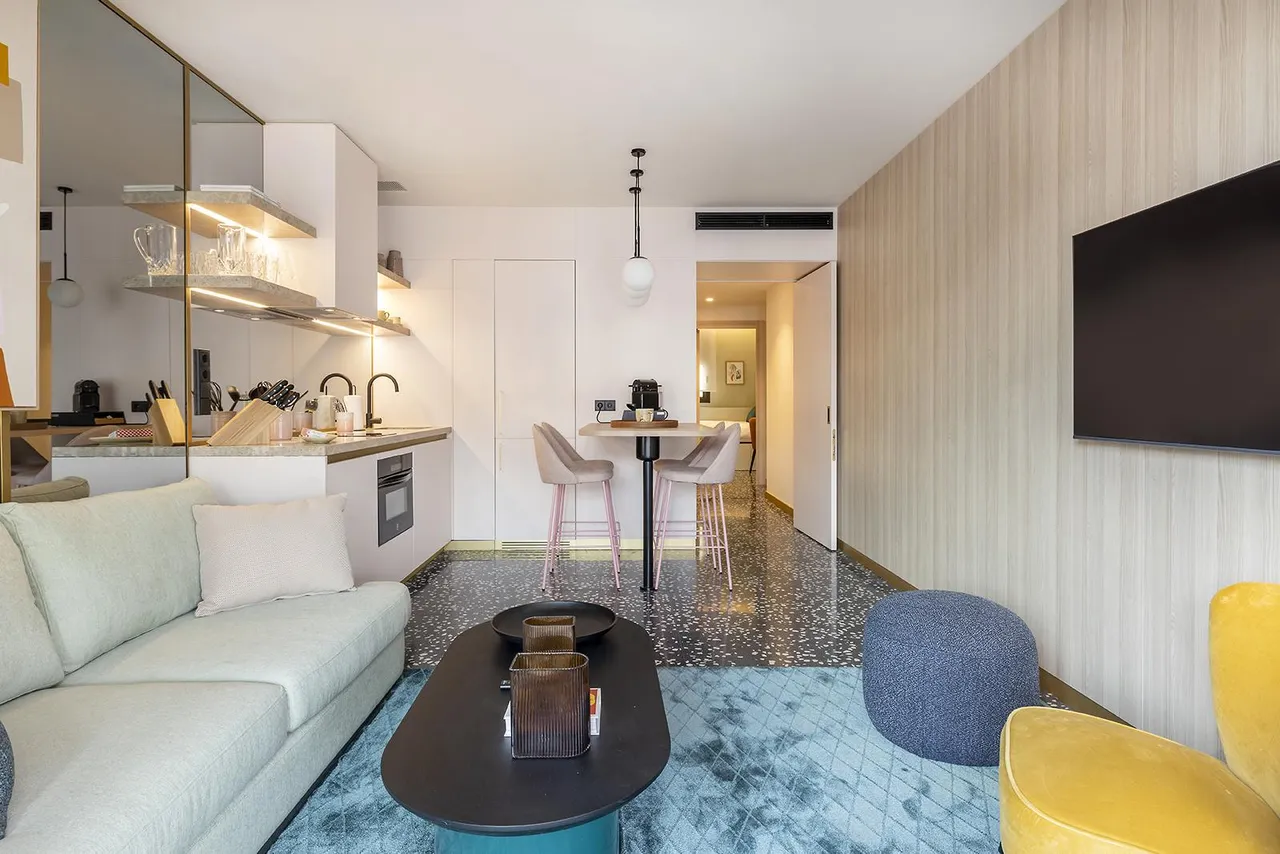 living - 57m² apartment for rent in Eixample Right, Barcelona - gallery - 9