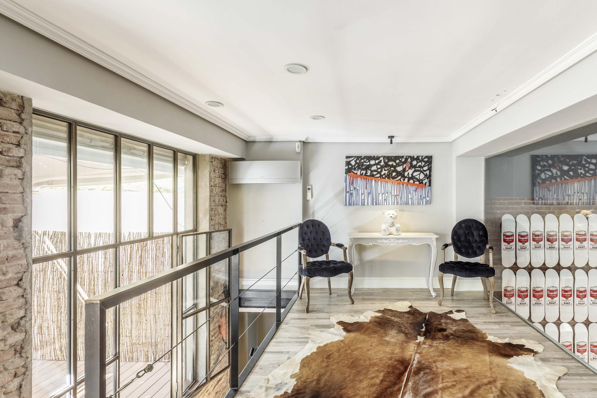 living - Loft de 225m² en alquiler en Embajadores, Madrid - gallery thumbnail - 10