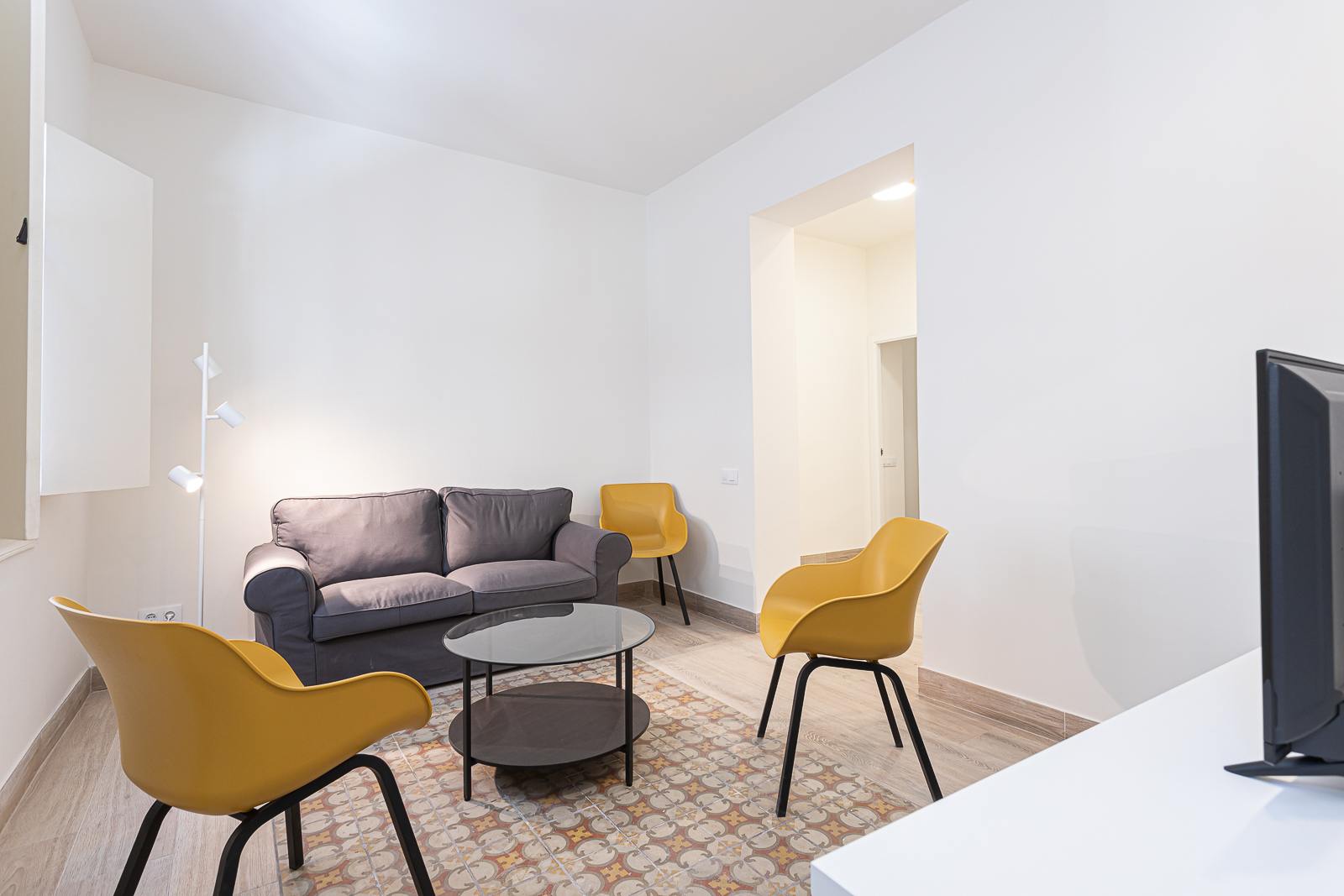 living - Piso de 70m² en alquiler en Gótico, Barcelona - gallery thumbnail - 4
