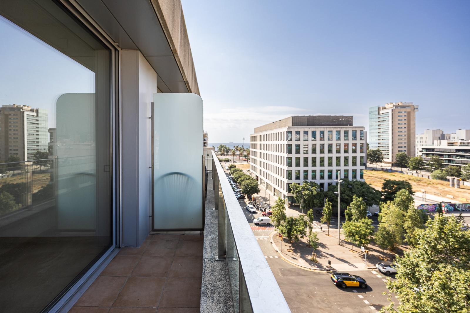 living - Ático de 101m² en venta en Poblenou, Barcelona - gallery thumbnail - 3