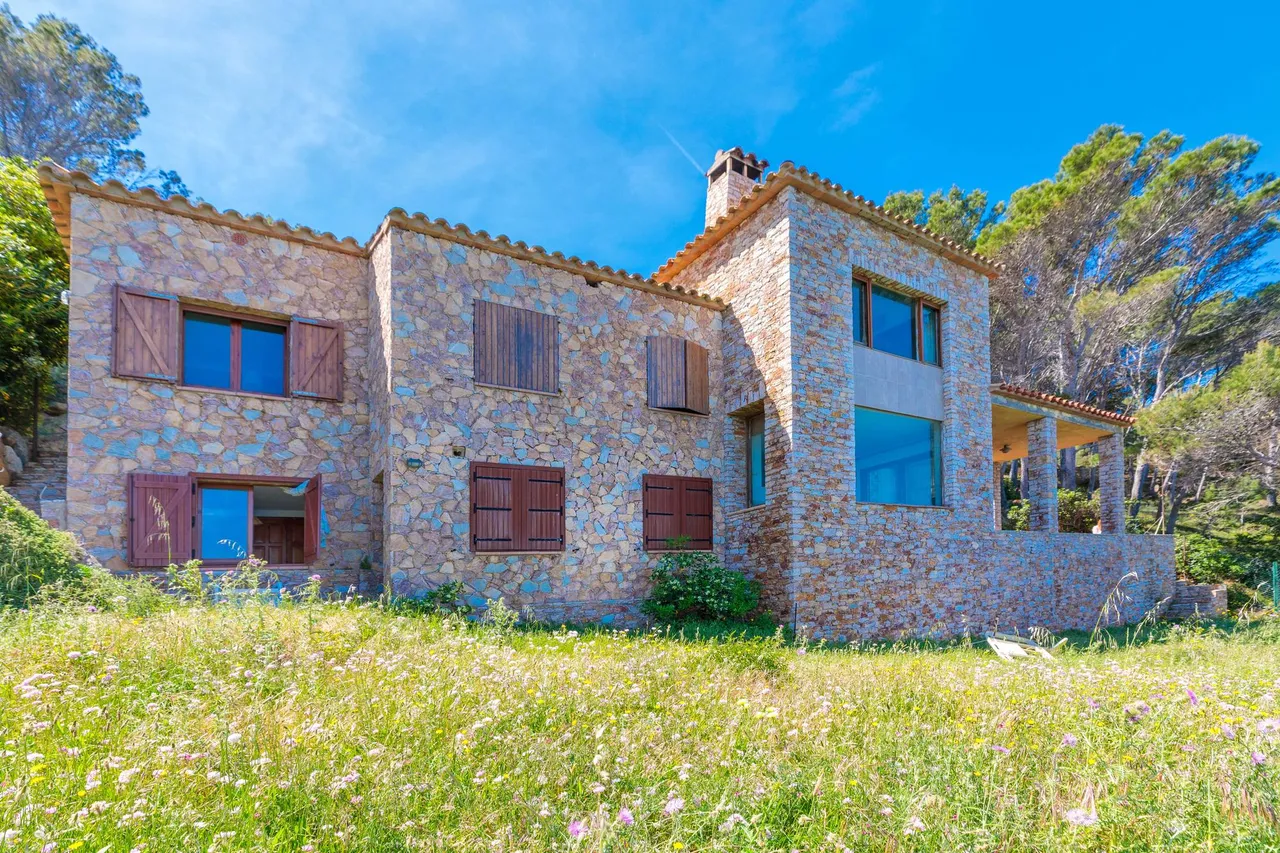 living - 131 m² house for sale in Sa Riera / Sa Tuna - gallery - 5