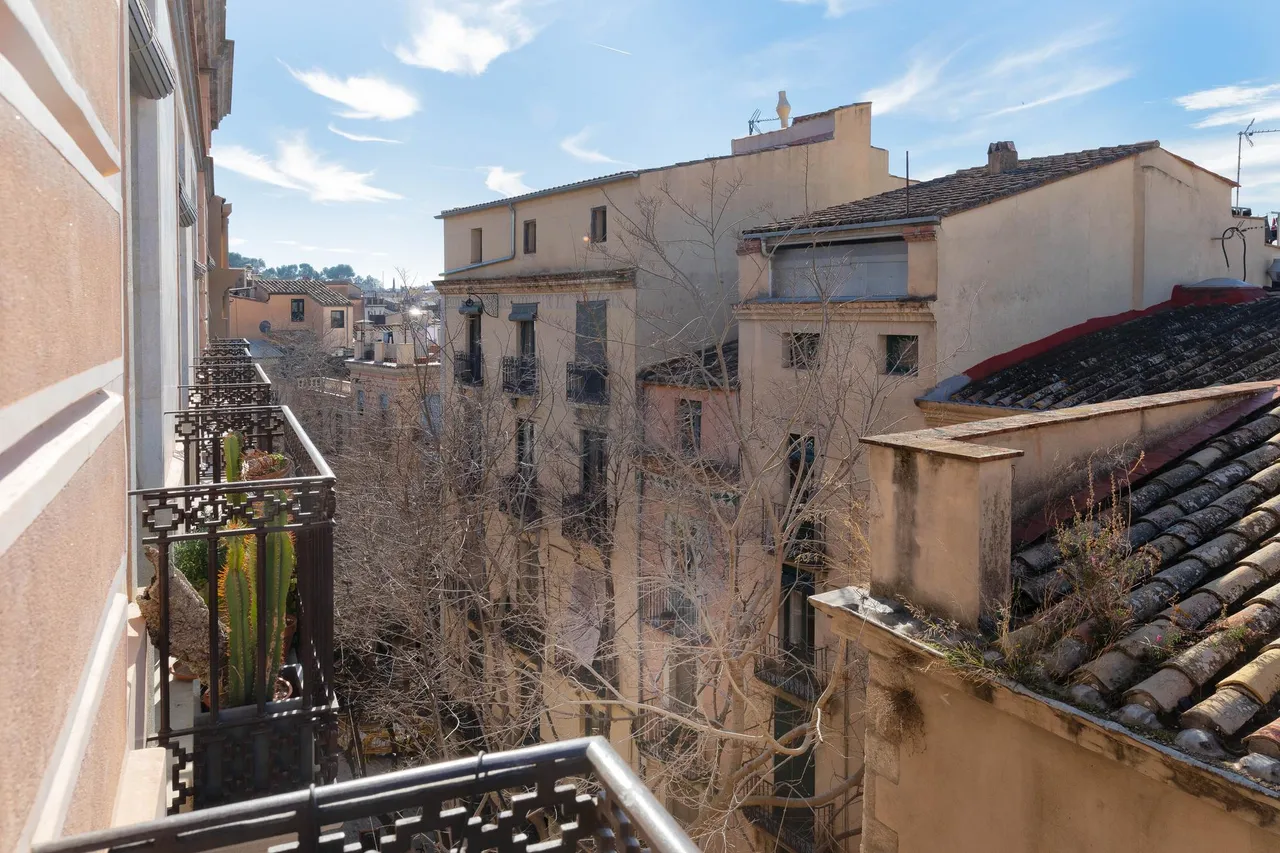 living - 242m² penthouse for sale in Barri Vell, Girona - gallery - 3