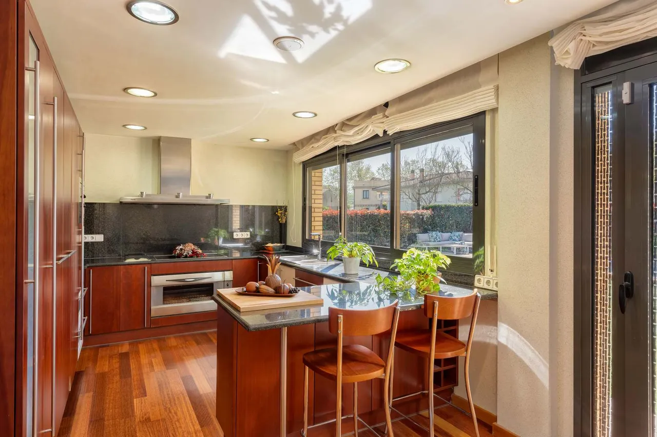 living - 416m² house / villa for sale in Girona Center, Girona - gallery - 5