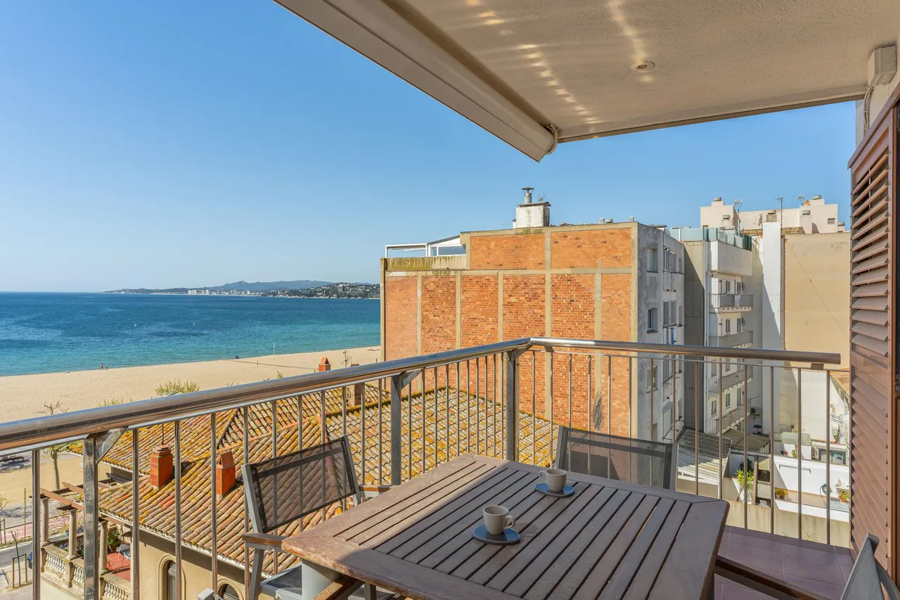 living - Piso de 63m² con 8m² terraza en venta en Palamós - gallery - 3