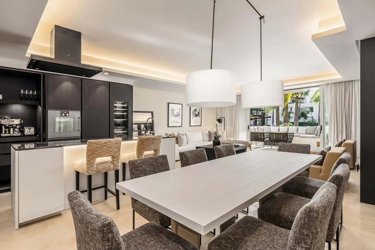 living - 186m² apartment with 48m² terrace for sale in East Marbella - gallery - 6