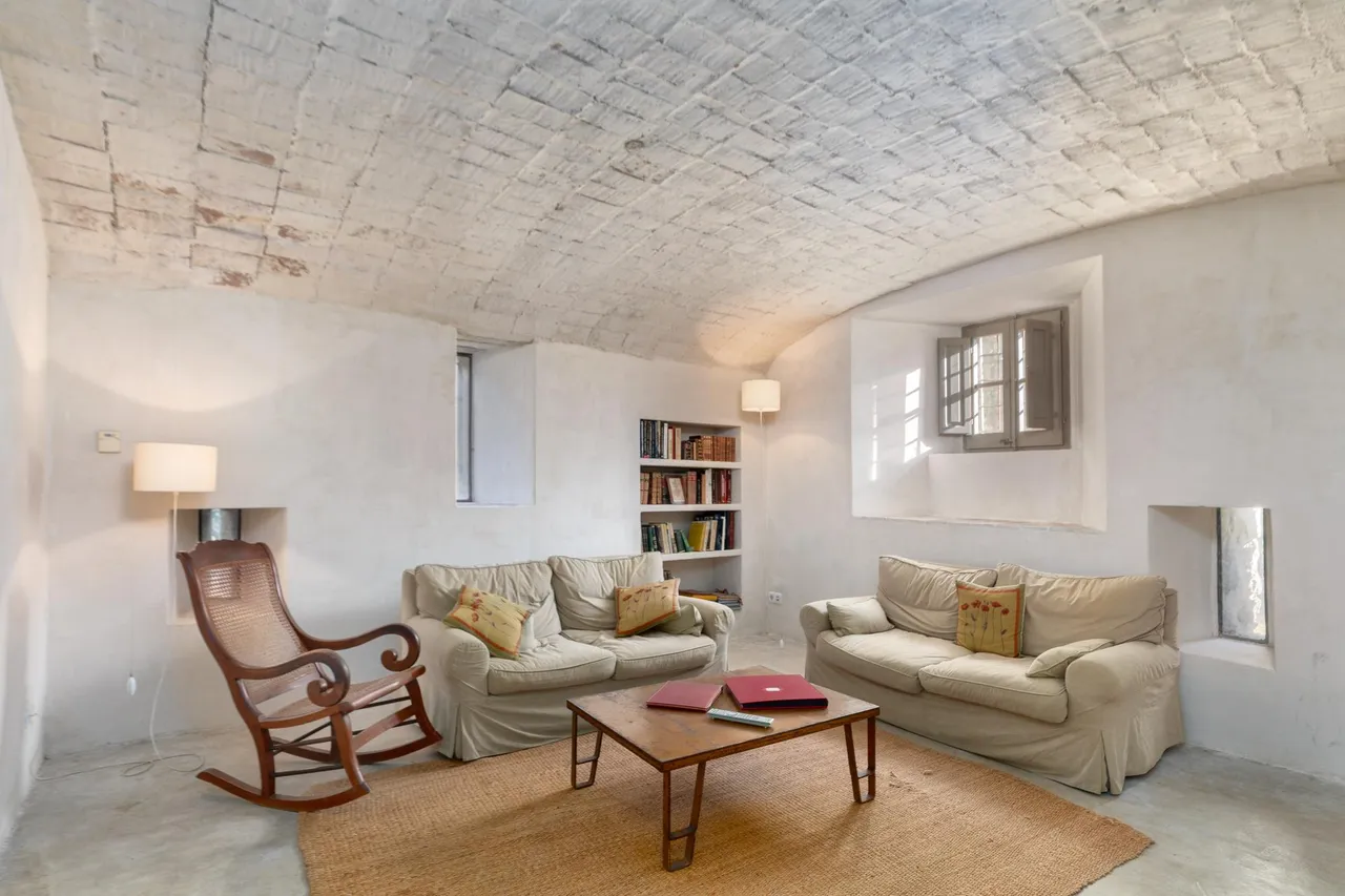 living - Casa rural de 1,011m² en venta en Alt Empordà, Girona - gallery - 3