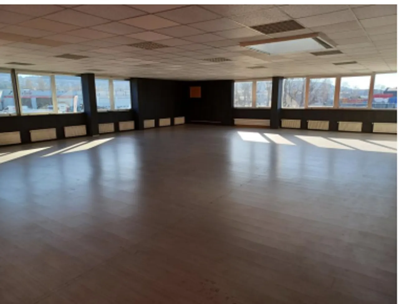 logistics - Light Industrial Premises / Offices For Rent - gallery - 3