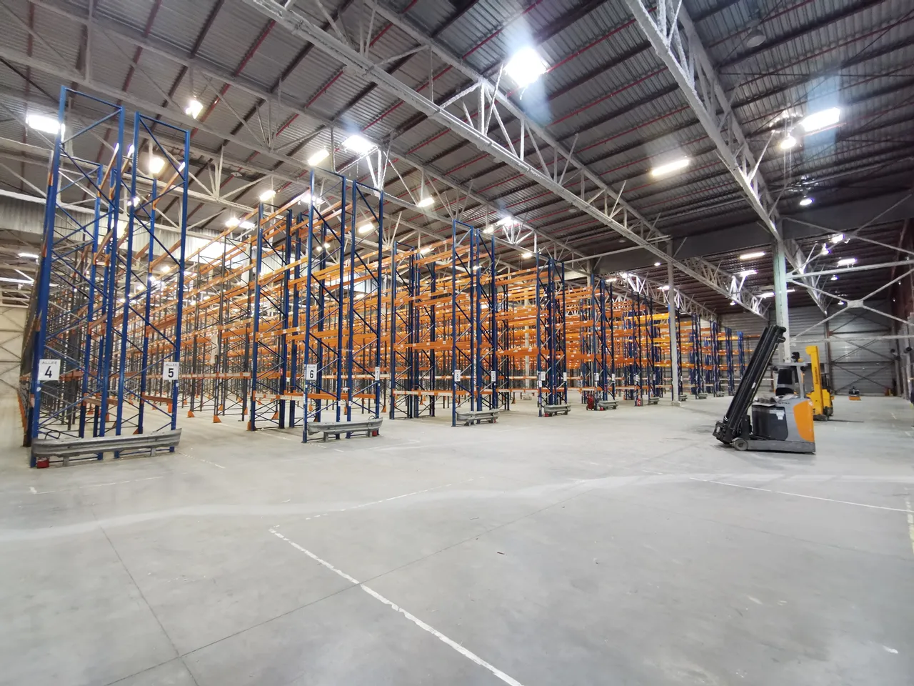 logistics - Entrepôt Logistique À Louer - gallery - 2