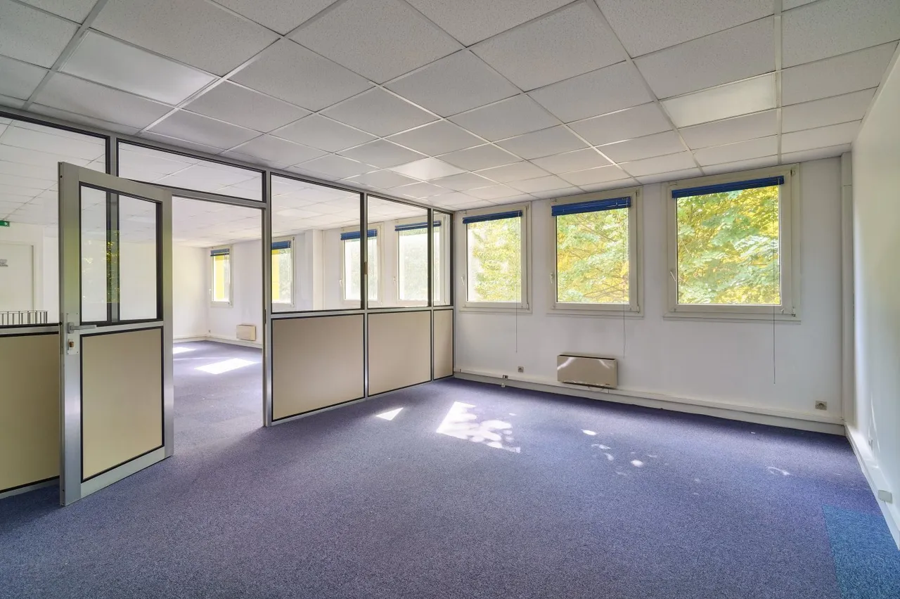 logistics - Warehouse / Offices For Rent - gallery - 9