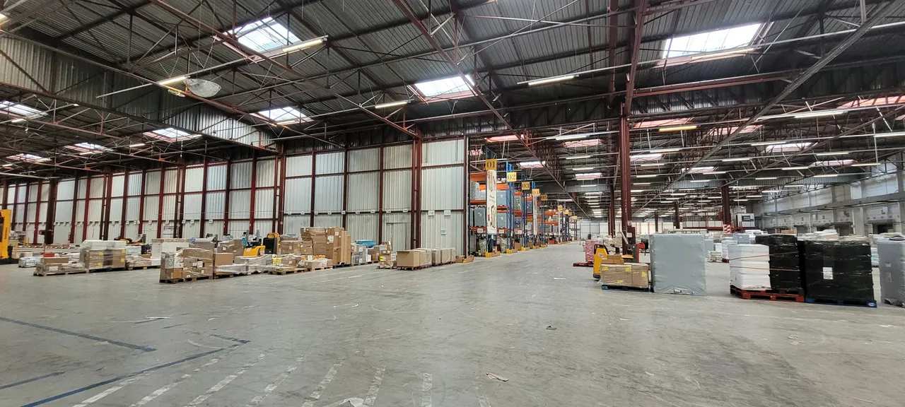 logistics - Logistics Warehouse For Rent - gallery - 3