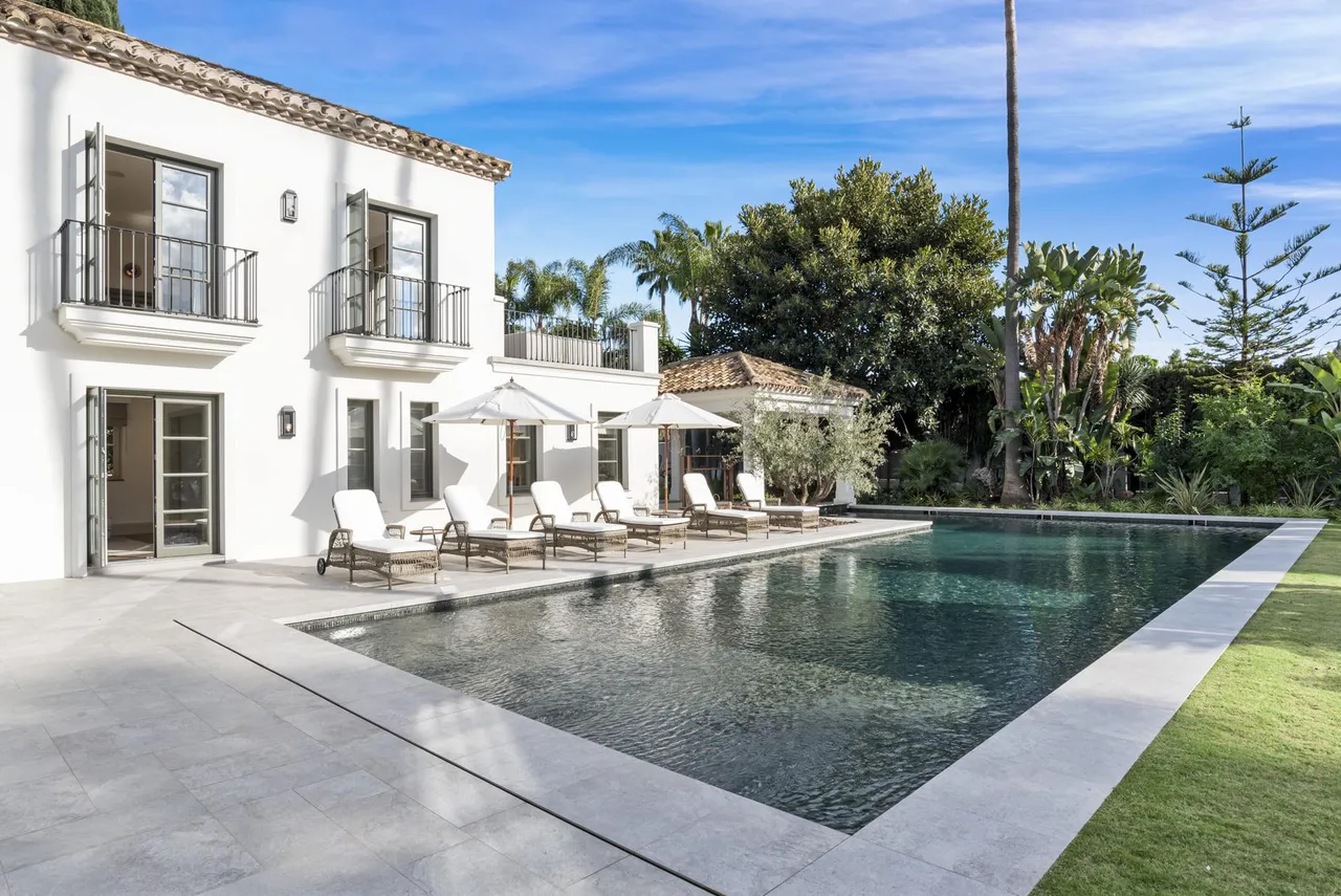 living - Casa / villa de 603m² con 342m² terraza en venta en Nueva Andalucía - gallery - 4