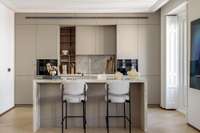 living - 100m² apartment for rent in Cortes / Huertas, Madrid - gallery thumbnail - 7