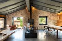 living - Casa rural de 240m² con 15m² terraza en venta en Alt Empordà - gallery thumbnail - 2