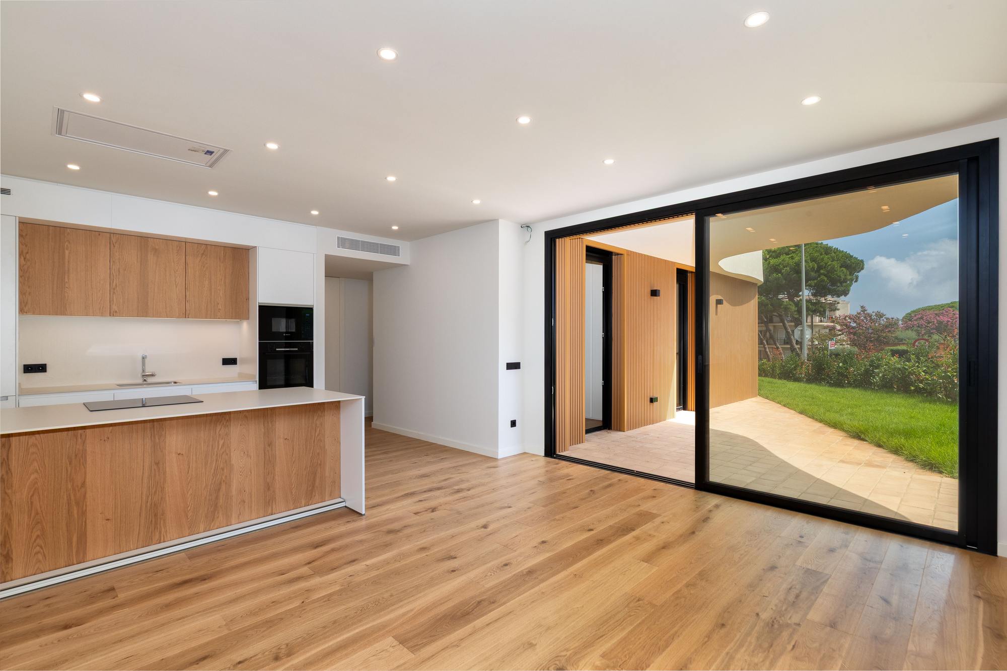 living - 86m² apartment with 62m² garden for sale in Palamós - gallery thumbnail - 1