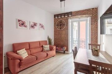living - Piso de 55m² en alquiler en Cortes / Huertas, Madrid - featured