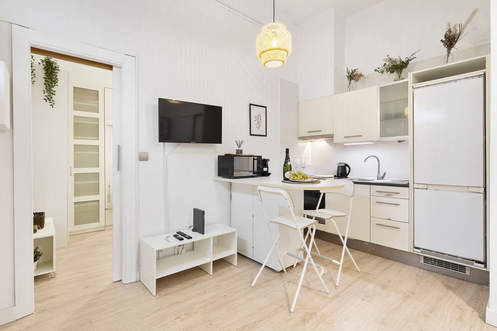 living - Piso de 38m² con 10m² terraza en venta en Poblenou - gallery thumbnail - 1
