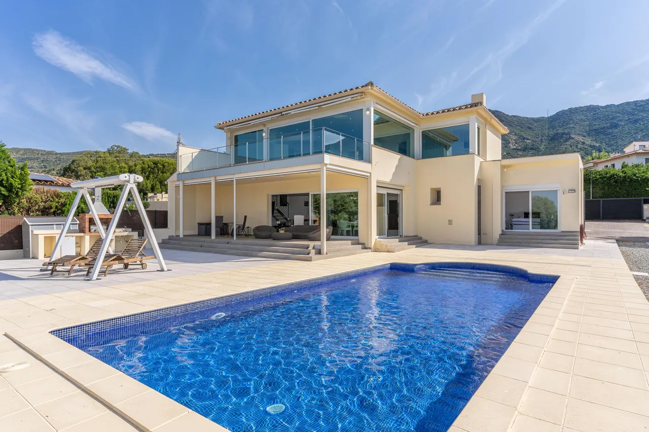 living - 290m² house / villa for sale in Bay of Roses, Costa Brava - gallery - 2