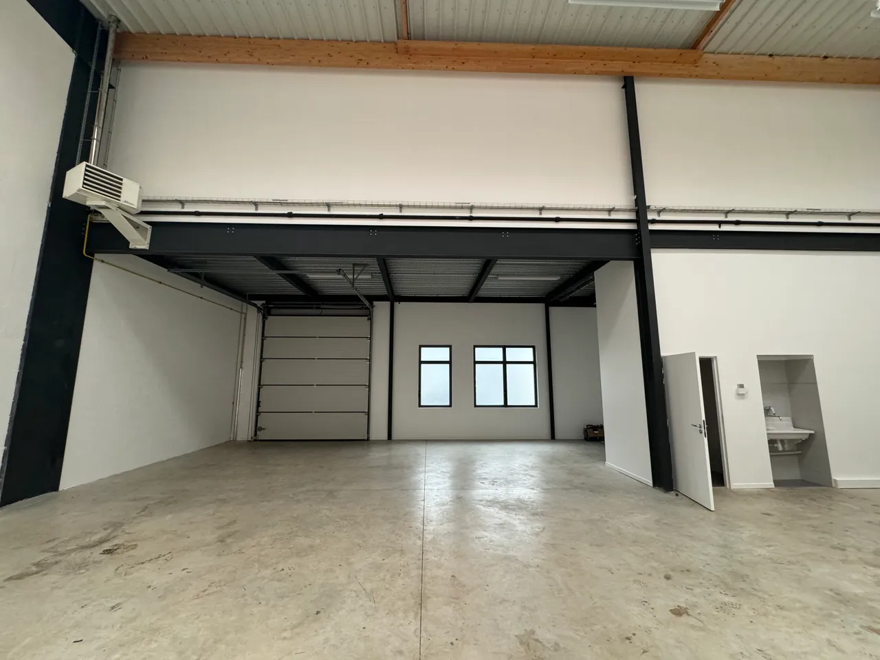 logistics - Light Industrial Premises / Offices For Rent - gallery - 3