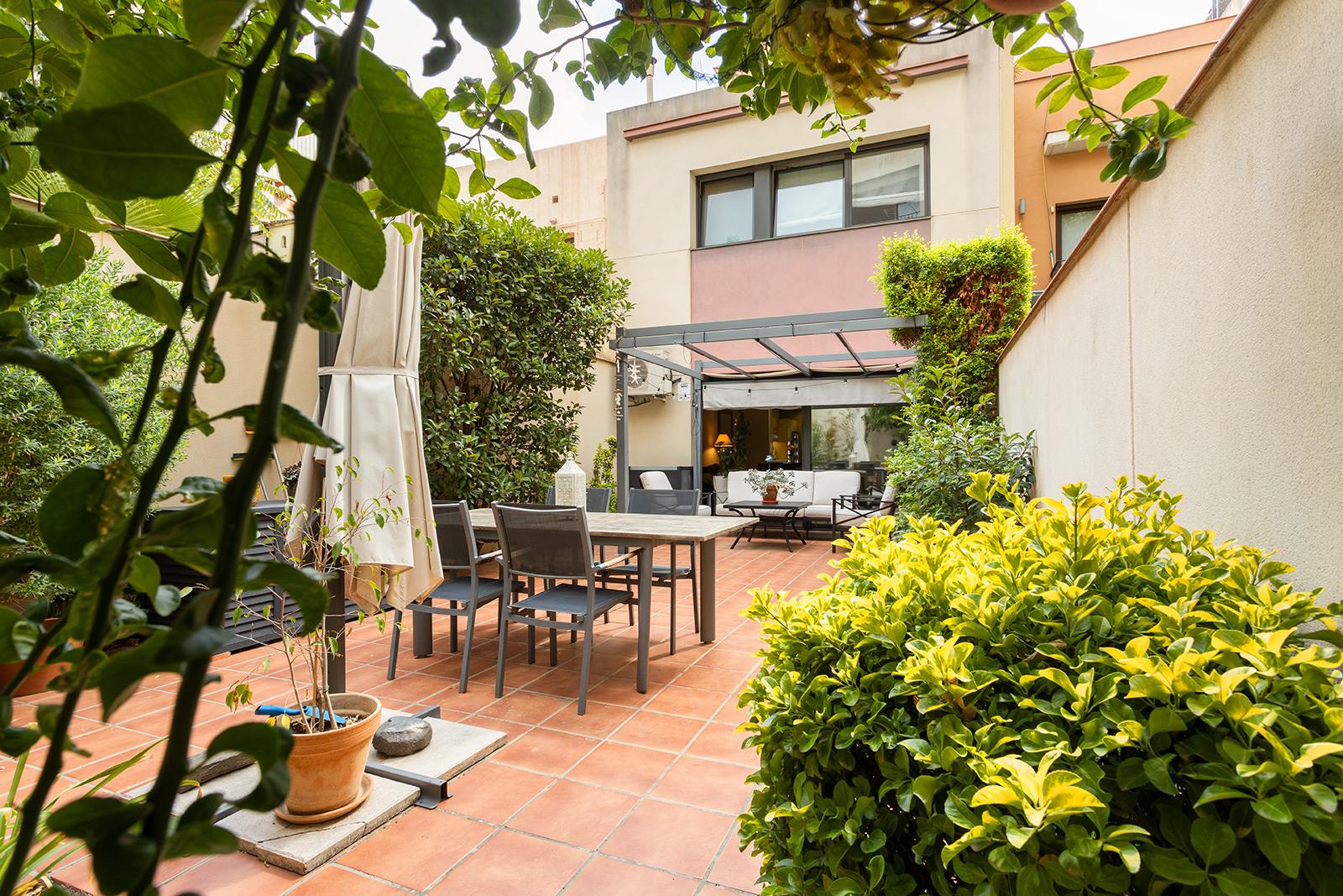 living - 258m² house / villa with 60m² terrace for sale in Les Corts - gallery thumbnail - 2