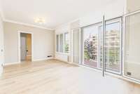 living - 100m² apartment with 6m² terrace for sale in Eixample Right - gallery thumbnail - 4