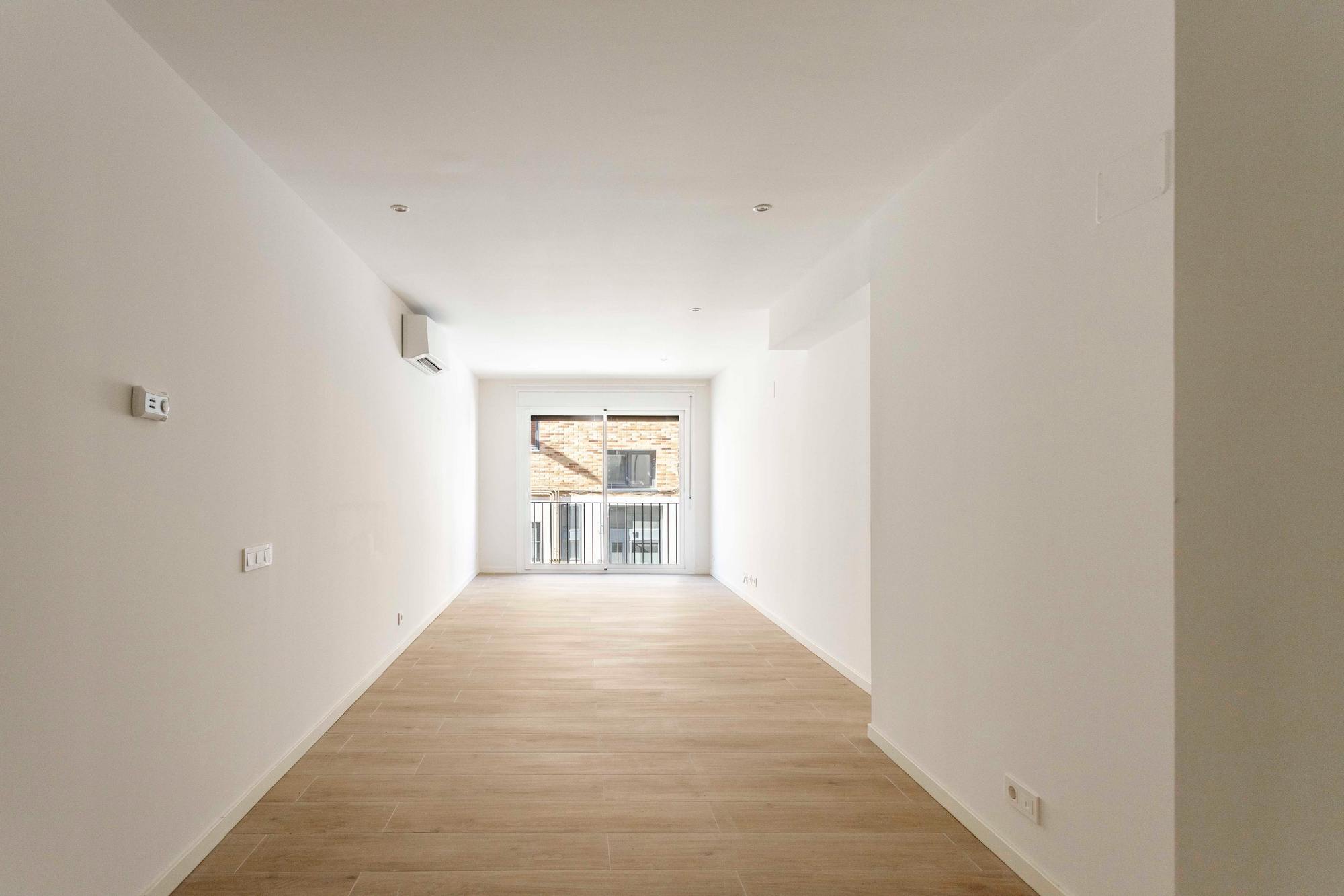 living - Piso de 65m² en alquiler en Ventilla - Almenara, Madrid - gallery thumbnail - 1