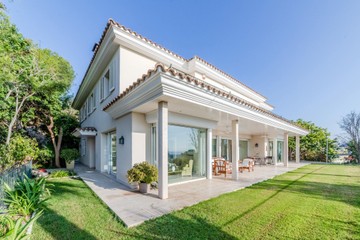 living - 910m² house / villa for sale in Terramar, Barcelona - featured
