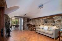 living - Casa rural de 322m² con 3,000m² de jardín en venta en Alt Empordà - gallery thumbnail - 9