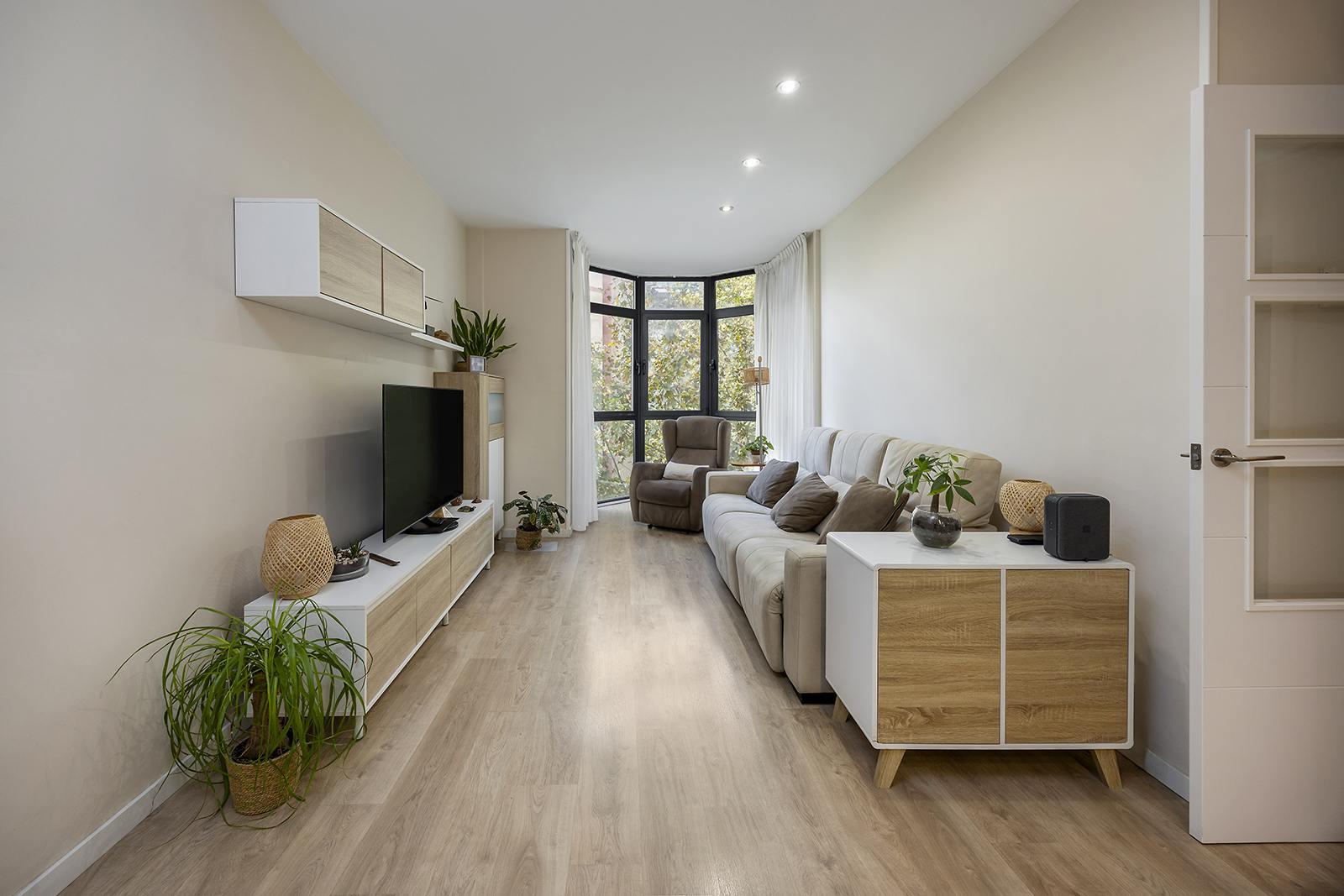 living - 98m² apartment for sale in Eixample Right, Barcelona - gallery thumbnail - 2