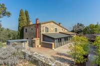 living - Casa rural de 724m² en venta en Pla de l'Estany, Girona - gallery thumbnail - 2